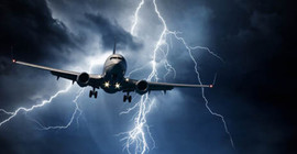 Meksika'da, yolcu uçağına yıldırım düştü