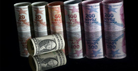 Türk Lirası erimeye devam ediyor: Dolar kuru bir kritik eşiği daha geçti
