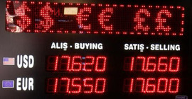 Dolar, euroyu geçti