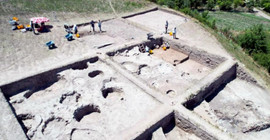 Tavşanlı Höyük'te 3 bin 300 yıllık mühür ve hançer bulundu