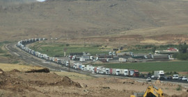 Yapımı yılan hikayesine dönen İpek Yolu’nda kilometrelerce uzayan araç kuyruğu