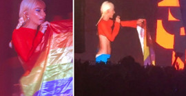 Gülşen sahnede LGBTİQ+ bayrağı açtı