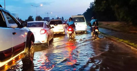 Eskişehir'de sağanak; cadde ve sokaklar suyla doldu