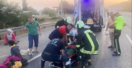 Tarım işçilerinin aracına kamyonet çarptı: 11 yaralı