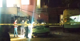 Kadına yönelik saldırılar sürüyor: Eve tüfeklerle ateş açıp, kız kardeşlerini ayağından vurdular