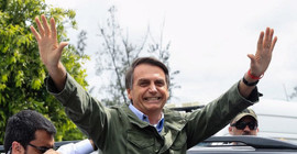 Brezilya Devlet Başkanı, kendisini çeken YouTuber'ın telefonunu elinden almaya çalıştı