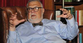 Celal Şengör neden sürekli papyon takıyor?