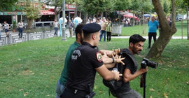 Tutuklu yakınlarının eyleminde gazetecilere şiddet ve gözaltı
