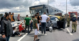 Yenikapı'da İETT otobüsü çok sayıda araca çarptı