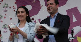 Demirtaş'tan Yüksekdağ'ın şiir kitabının yasaklanmasına tepki: Nereden toplatacaksınız?