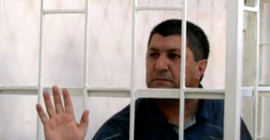 Azerbaycan'da muhalif gazeteciye hapis