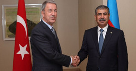 Hulusi Akar, Azerbaycan Savunma Bakanı ile görüştü