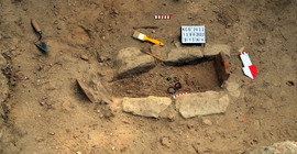 Bathonea'da 1500 yıllık çıngıraklı, bilezikli çocuk mezarı bulundu