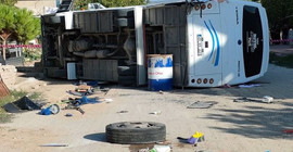 Denizli'de tır ile işçi servisi çarpıştı: 17 yaralı