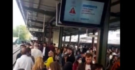 Marmaray arızalandı, seferler durdu