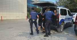 Almanya'dan Bursa'daki evine geldiğinde 1'i kadın 2 kişi ile karşılaştı