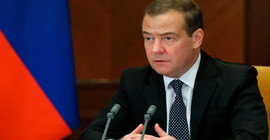 Medvedev'den 'Nükleer silah' açıklaması: Rusya'ya katılacak bölgeleri koruyacağız