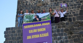 Diyarbakır Surları'na Mahsa Amini pankartı asıldı