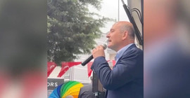 Soylu'nun korumalarından gökkuşağı renklerinde şemsiye açan yurttaşa müdahale