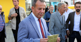 Tanju Özcan, HDP Genel Merkezi'ne kına gönderdi