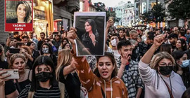 İranlı kadın R: Zalim Dehak’a karşı İran’ın Kawa’sı bu defa kadınlar olacak