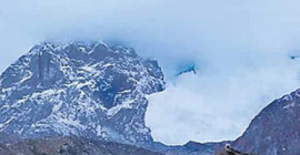 Nepal'de dağcı kampına dev çığ düştü