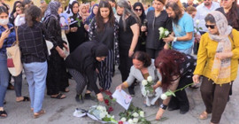 Akarsel’in katledildiği yere karanfiller bırakıldı