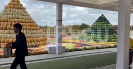 Putin'e liderlerden doğum günü hediyeleri: Traktör, kavun ve karpuz piramitleri..