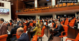 'Sansür, hapis ve baskı için kalkan eller! Tarih bunu yazdı'