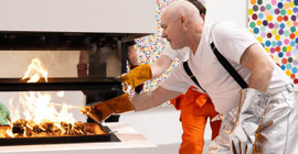 Damien Hirst, insanlar NFT'leri istediği için binlerce resmini yakmaya başladı