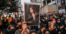Mahsa Amini'nin ölümünün 40. günü: Engellemelere rağmen yüzlerce kişi mezarlığa gitti