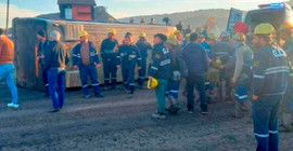 Madencileri taşıyan servis midibüsü devrildi: 11 yaralı