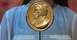 İBB, Fatih Sultan Mehmet’in madalyonunu satın aldı