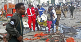Somali'de Eğitim Bakanlığı'na bomba yüklü araçlarla saldırı