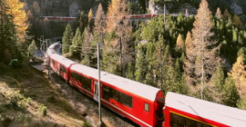 Dünyanın en uzun treni İsviçre Alplerinde sefer yaptı