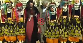 Mithat Sancar halay çekip türkü söyledi