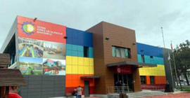 Bir çocuk oyuncak bebeğinin ellerini bağladı, kreşteki şiddet ortaya çıktı
