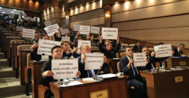 İBB Meclisi'nde çocuğa istismar protestosu: Sessiz kalma