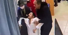 Sağlık çalışanlarına saldırırken kalp krizi geçiren kişi acil müdahaleyle hayata döndü