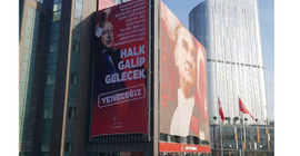 Kılıçdaroğlu söylemişti: CHP İstanbul il binasına 'Halk galip gelecek, yeneceğiz' posteri asıldı