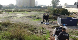 Antalya'da boş arazide kadın cesedi bulundu