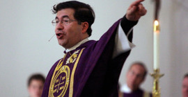 Vatikan, kürtaj karşıtı rahibin görevine son verdi