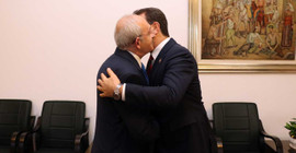 Kılıçdaroğlu İmamoğlu ile kucaklaştı