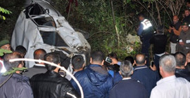 İşçileri taşıyan otomobil devrildi: 3 ölü, 1 yaralı