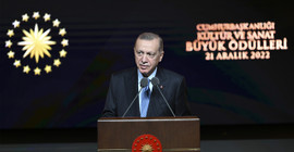 Erdoğan Nazım Hikmet'i andı: 'Görevde olduğumuz sürece kimse Türkiye'yi eski baskıcı, yasakçı günlerine döndüremeyecektir'