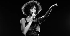 Tüm zamanların en çok ödül alan kadın müzisyeni Whitney Houston’ın hayatı bu hafta vizyona girecek