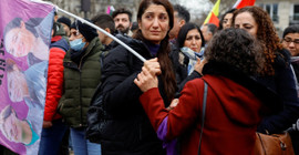 Paris'te binlerce kişi Kürtlere yönelik silahlı saldırıyı protesto etti