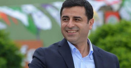 Demirtaş'tan çağrı: İçimize umut dolduran bir kelime yazalım
