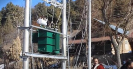 Güney Keşmir'de bir köye 75 yıl sonra ilk kez elektrik verildi
