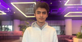 Piyano çalması gündem olan kurye: Kendi kendime internetten öğrendim